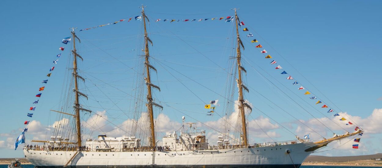 LLEGA LA FRAGATA ARA LIBERTAD A PUERTO MADRYN