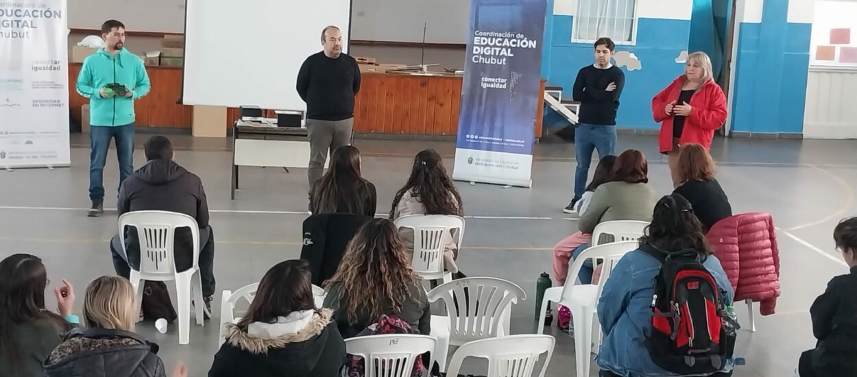 Educación: Provincia capacita a docentes de primaria en el uso de Aula Digital Móvil