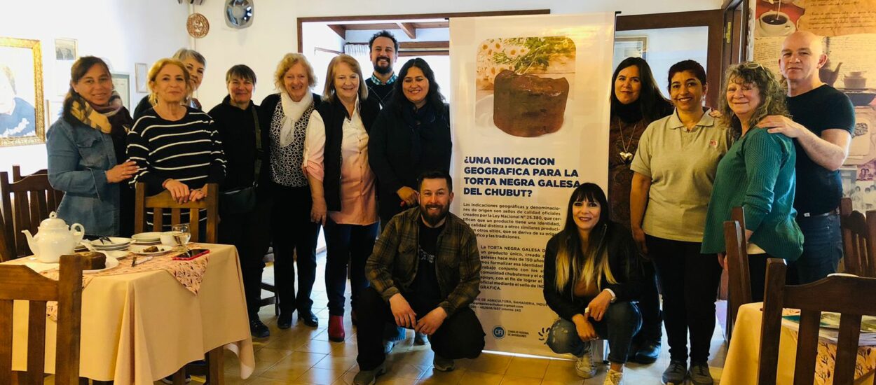 Más de 60 personas participaron del taller de identificación sensorial de la Torta Negra Galesa en Chubut
