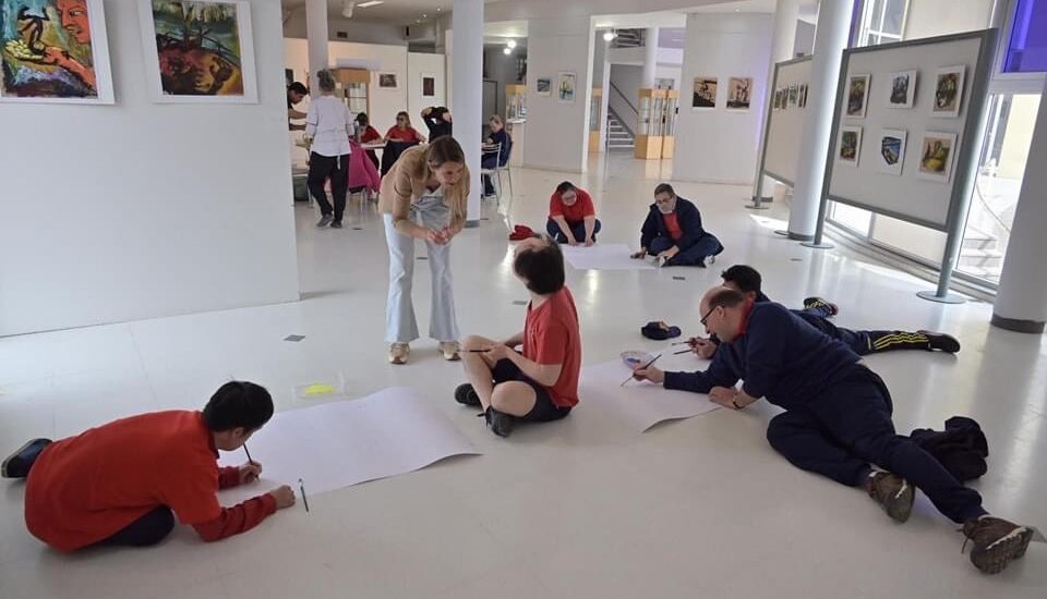 Provincia organizó un taller de pintura en el Centro Cultural Provincial en Rawson