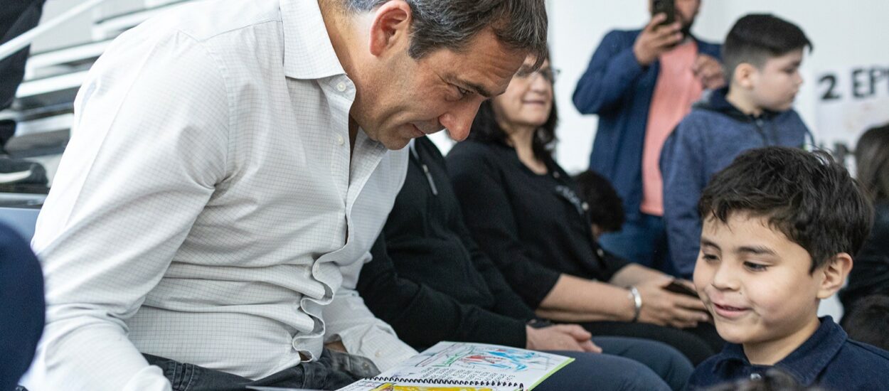 Luque junto a PAE presentaron el programa de Fundación Leer para los niños de la Escuela Municipal