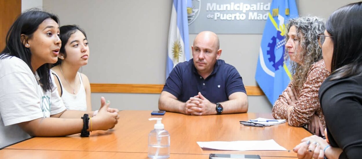 EL INTENDENTE RECIBIÓ A UN GRUPO DE ESTUDIANTES QUE REALIZARÁ UNA CAMPAÑA DE DONACIÓN DE SANGRE