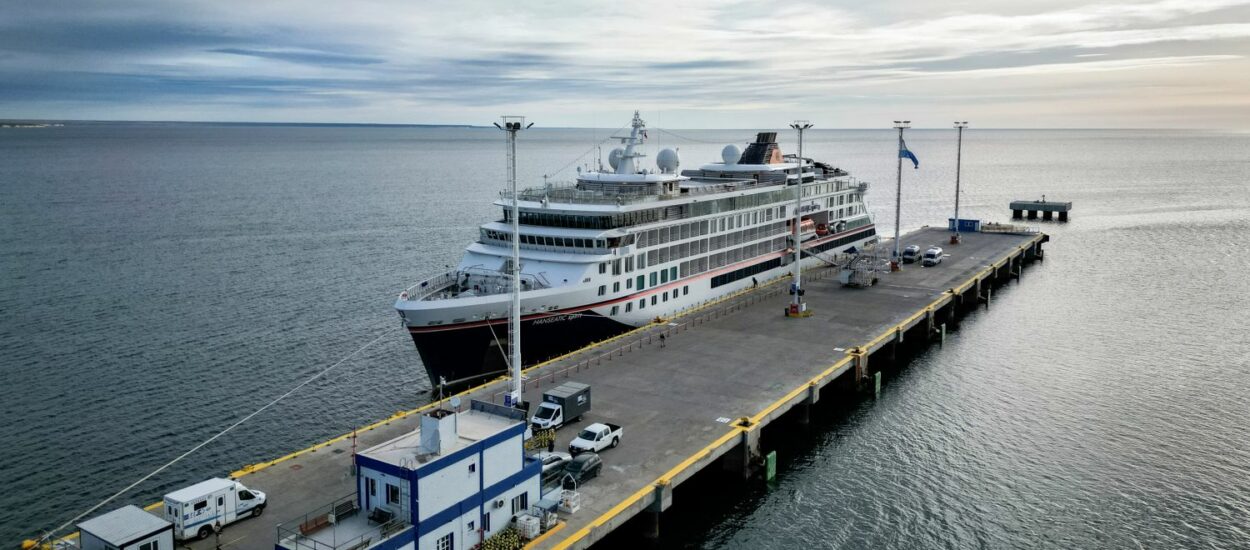 Temporada de Cruceros: El buque Hanseatic Spirit llegó a Puerto Madryn 