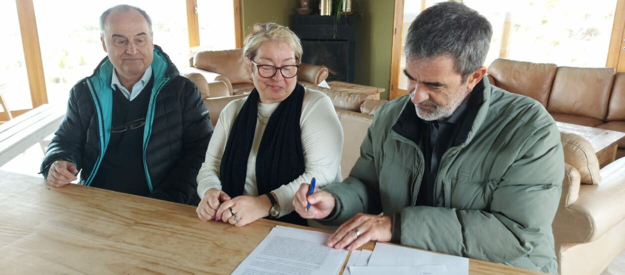 Provincia firmó un convenio para garantizar atención médica en el Área Natural Protegida “Punta Tombo”