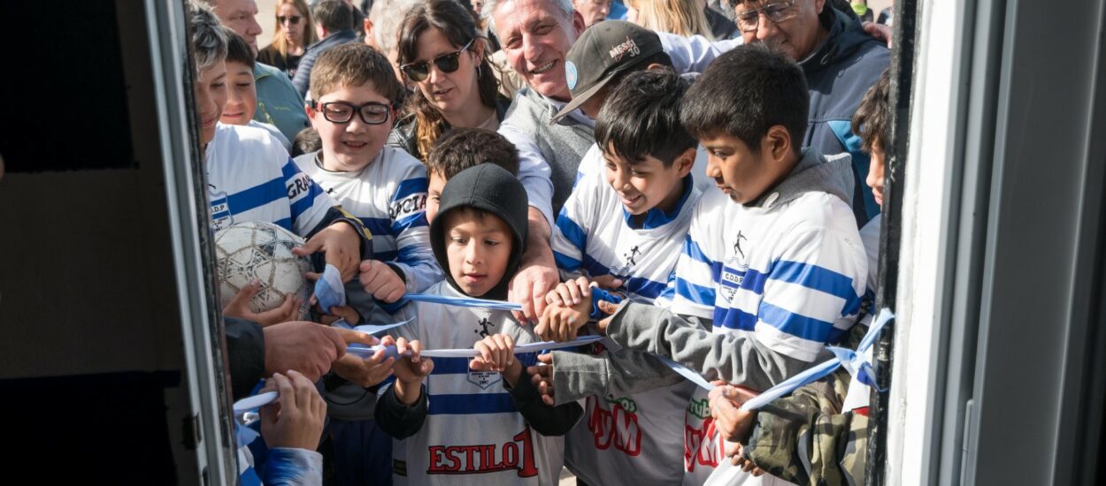 Arcioni encabezó la inauguración de los vestuarios del Club Deportivo Defensores del Parque de Rawson