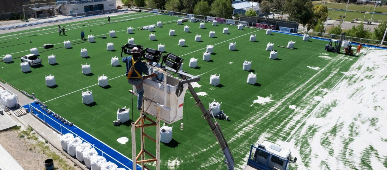 Comodoro Rivadavia: El Municipio avanza con la colocación de césped sintético en tres importantes clubes de zona norte