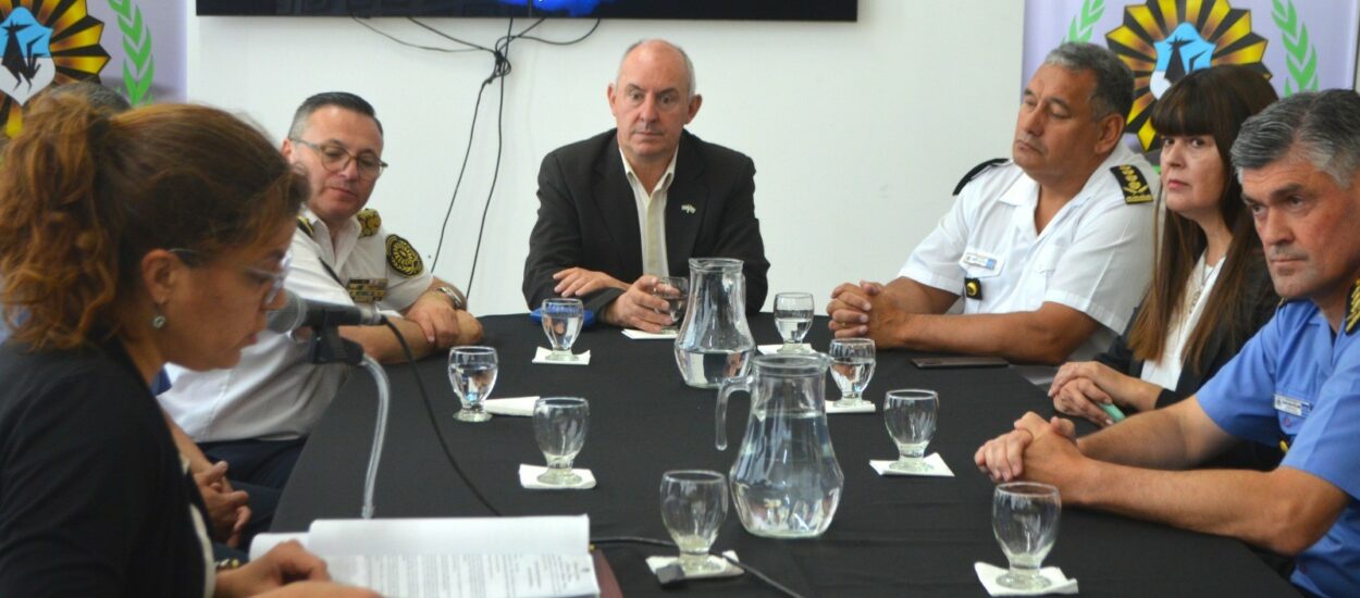 Seguridad: El Gobierno Provincial avanza en la compra de equipamiento e indumentaria para los agentes policiales de Chubut