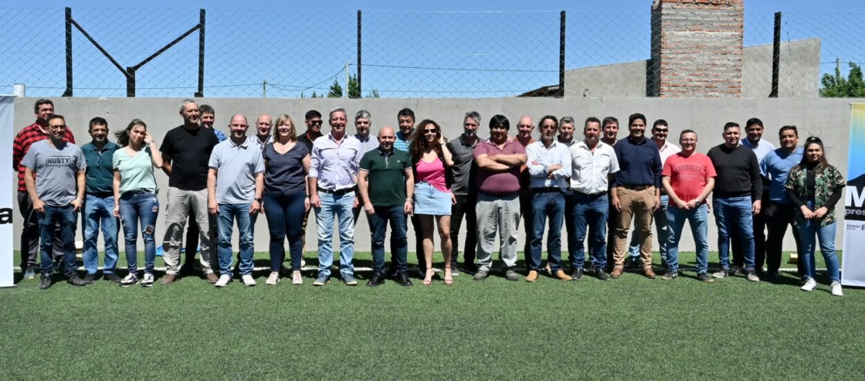 Arcioni se reunió con intendentes de cara al balotaje del 19 de noviembre: “Están en juego dos modelos de país, el del desarrollo de Massa o el de destrucción de Milei”