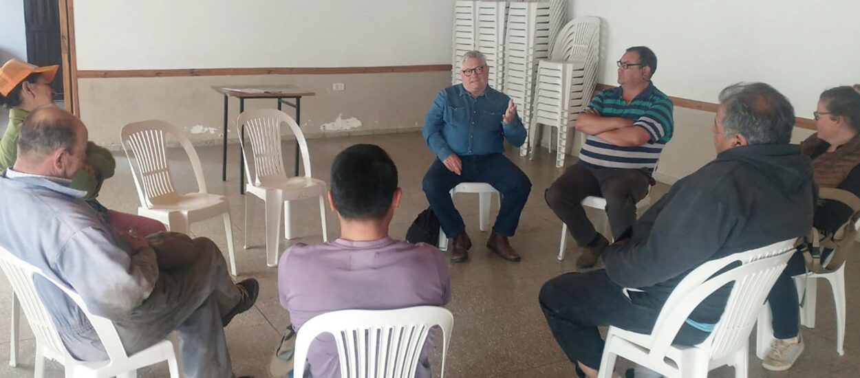 El Gobierno Provincial entregó insumos para producción hortícola en la Escuela N° 598 de Sarmiento