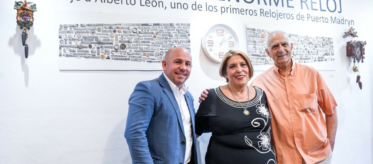 EL INTENDENTE INAUGURÓ UNA MUESTRA EN HOMENAJE A ALBERTO LEÓN, HISTÓRICO RELOJERO DE PUERTO MADRYN