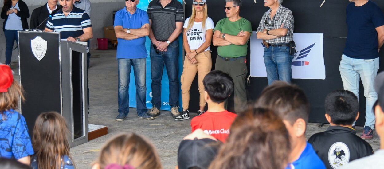 SASTRE PARTICIPÓ DEL ACTO DE APERTURA DEL FESTIVAL AEROMADRYN