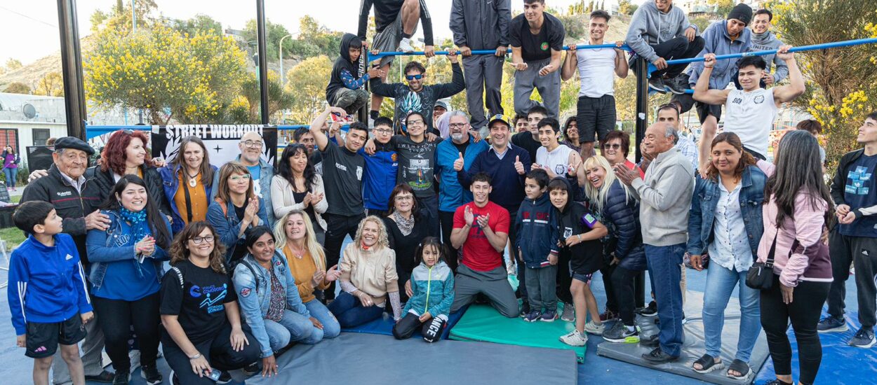 Luque inauguró la primera plaza de calistenia, una disciplina deportiva que se perfila para crecer en Comodoro