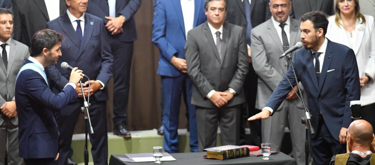 Torres les tomó juramento a los integrantes del nuevo gabinete provincial