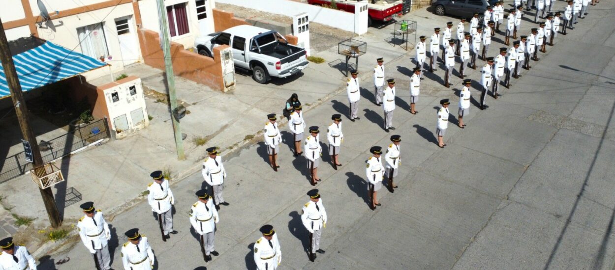 Rawson: La Policía del Chubut realizó el cambio de abanderados y escoltas del Instituto de Formación de Oficiales