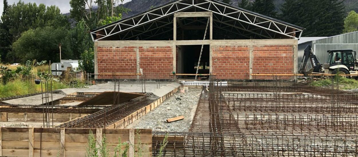 Provincia avanza con la construcción de la Escuela N° 7727 en El Hoyo