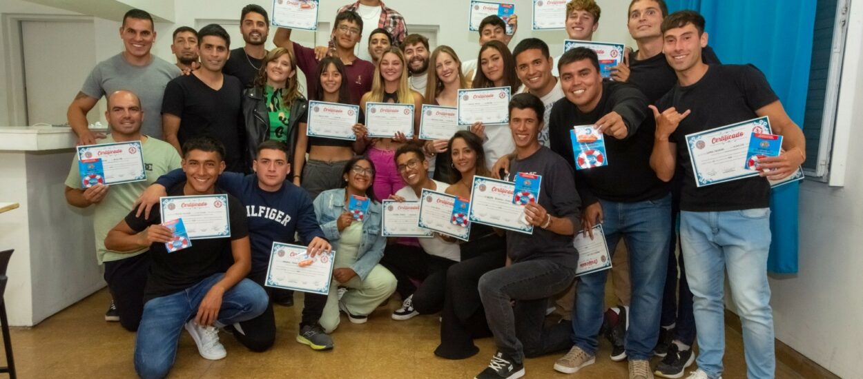 Jóvenes aspirantes formarán parte del Cuerpo Estable de Guardavidas de Playa Unión 