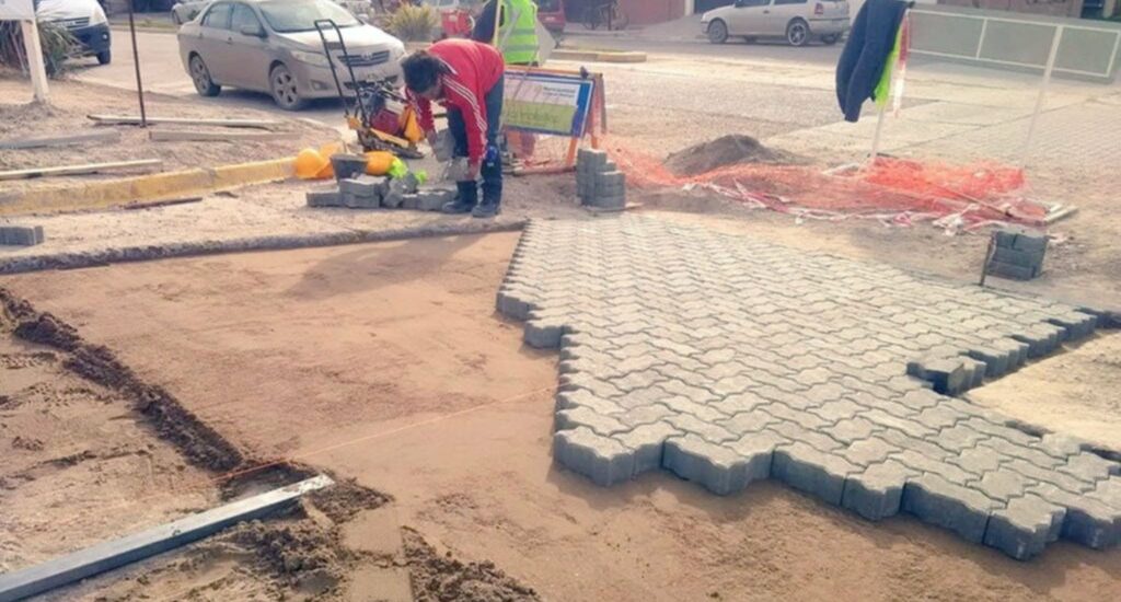 Vecinos reclaman criterios equitativos en planificación de pavimento urbano