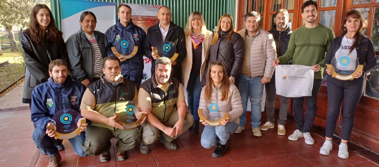 El Gobierno del Chubut entregó distinciones de directrices de calidad turística en Sarmiento y Rada Tilly