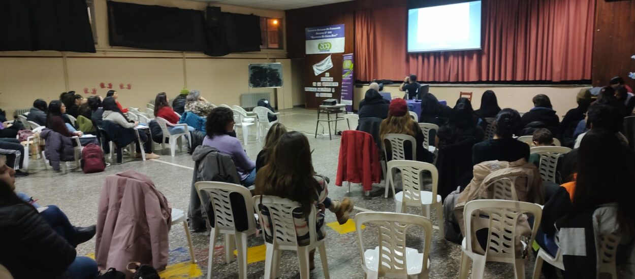 Provincia acompañó en Esquel y Trevelin jornadas de capacitación sobre literatura patagónica