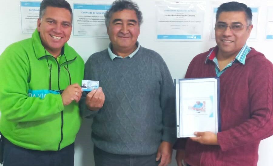 Provincia entregó la primera licencia nacional a un conductor que cumplió con el Programa de Alfabetización Vial en Tecka