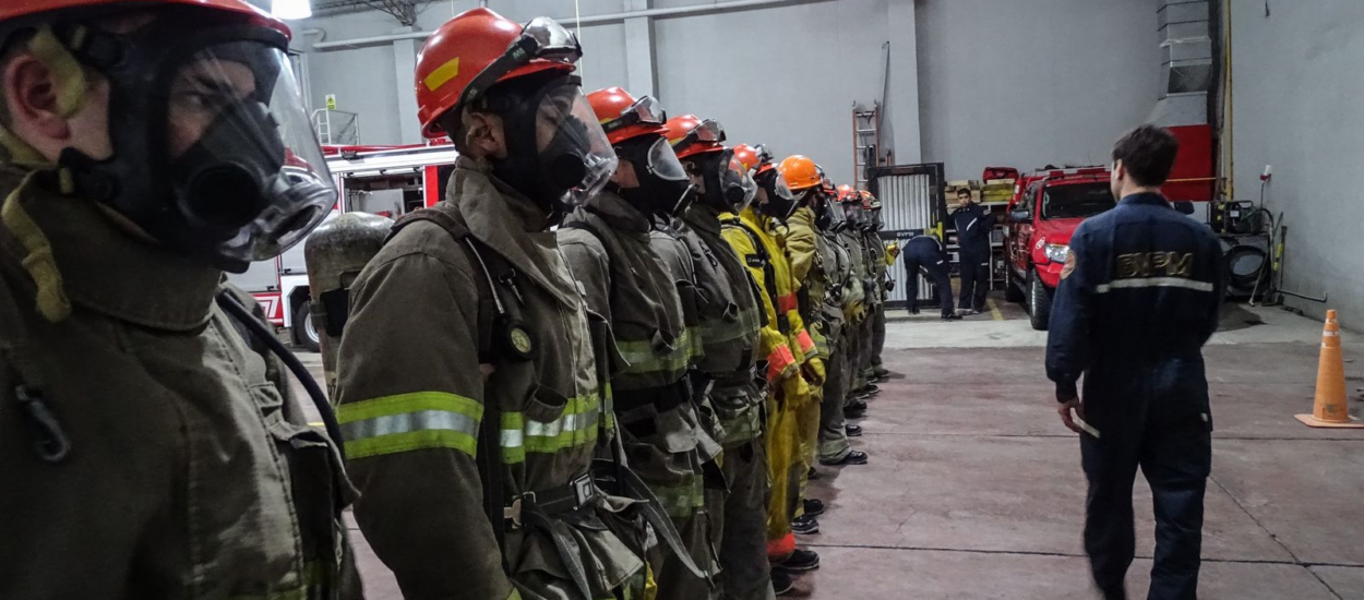 ASPIRANTES A BOMBEROS DE MADRYN CONSOLIDAN SU FORMACIÓN