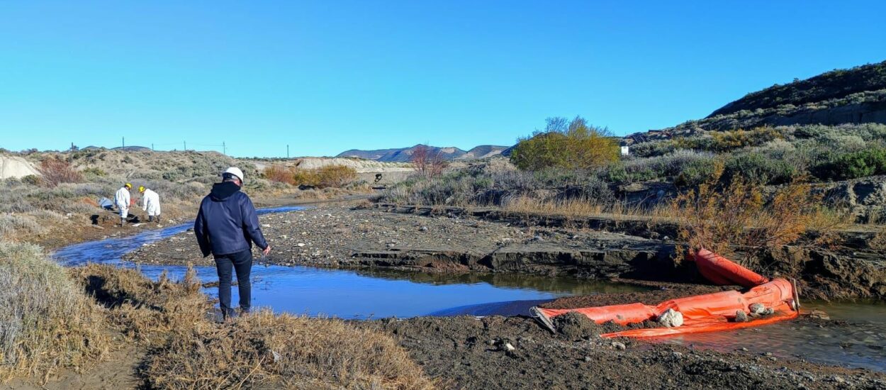 Provincia supervisa tareas en derrame de hidrocarburos que ya está controlado