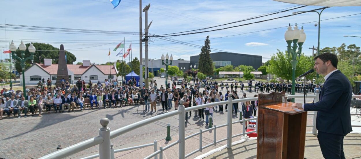 Torres encabezó junto a Merino el acto por los festejos del 138° aniversario de Trelew