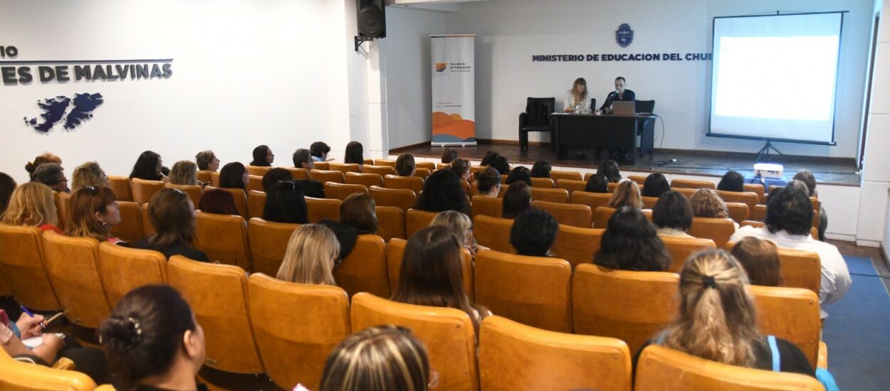 Provincia capacitó en modernización de procesos administrativos a agentes de la Educación
