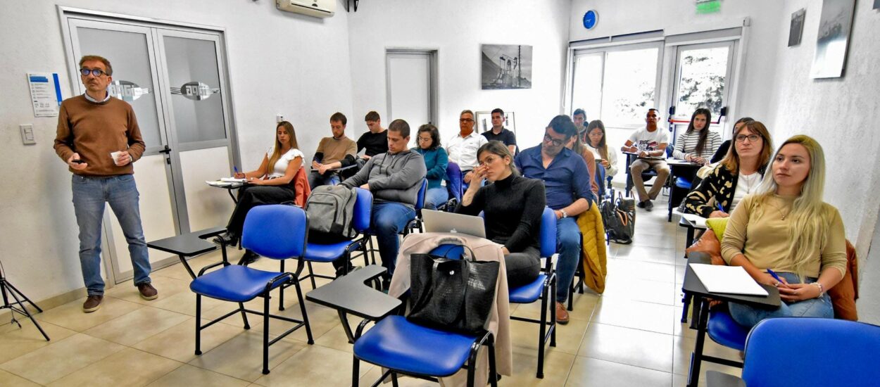 Provincia capacita a su personal técnico en ambiente e hidrocarburos