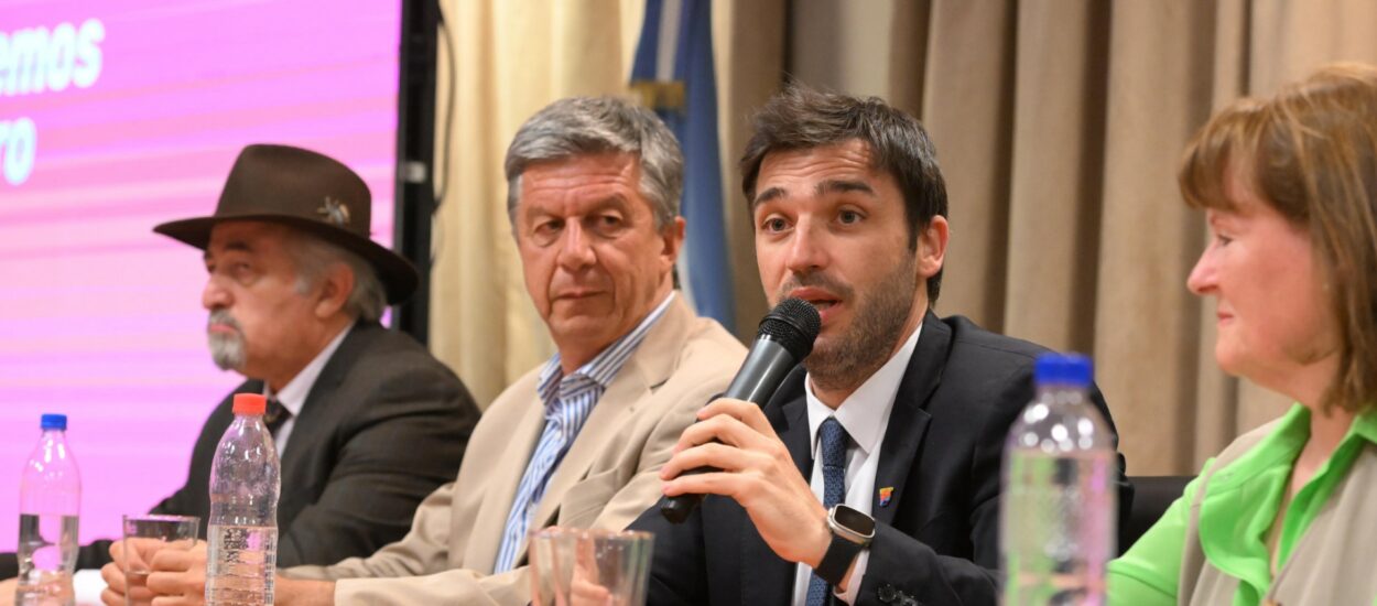 Torres aseguró que “el astillero de Comodoro Rivadavia será el más grande de toda la Patagonia”