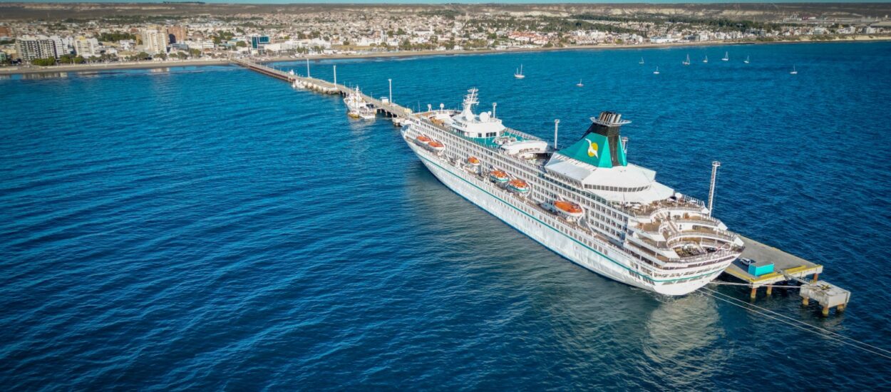 Temporada de Cruceros en Chubut: el Artania arribó a Puerto Madryn