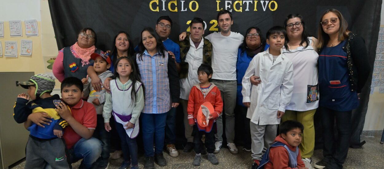 Torres abrió el ciclo lectivo 2025 en Chubut: “Somos la primera provincia de todo el país en empezar las clases y vamos a garantizar los 190 días del ciclo lectivo”