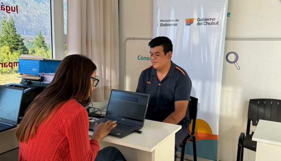 El Gobierno Provincial facilitó trámites de documentación gratuita y exprés a familias damnificadas por los incendios en Epuyén