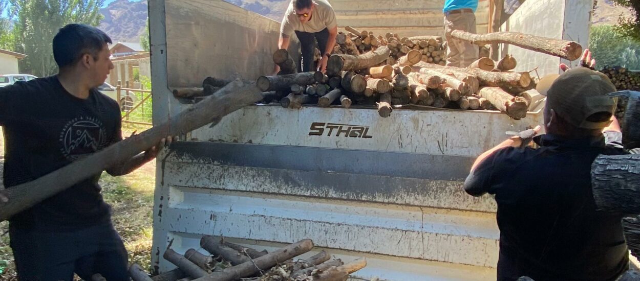 El Gobierno de Chubut entrega materiales a Epuyén para asistir a familias afectadas por el incendio forestal