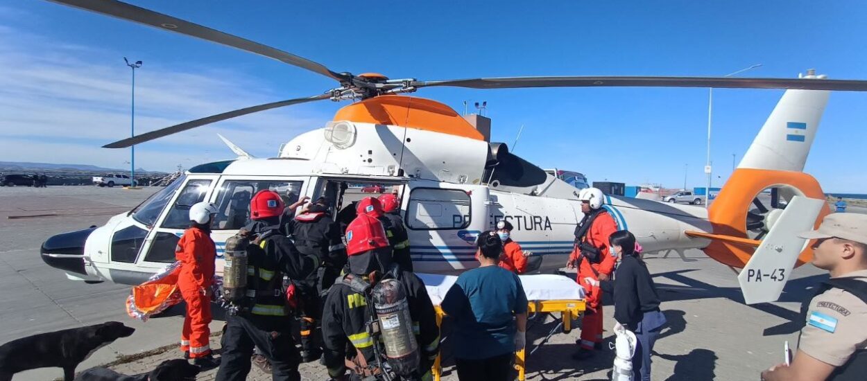 Emergencia en el mar: Prefectura aeroevacuó a un tripulante en un riesgoso operativo