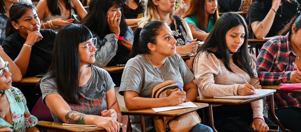 Provincia acompaña a la Universidad del Chubut en la modernización del sistema de inscripciones