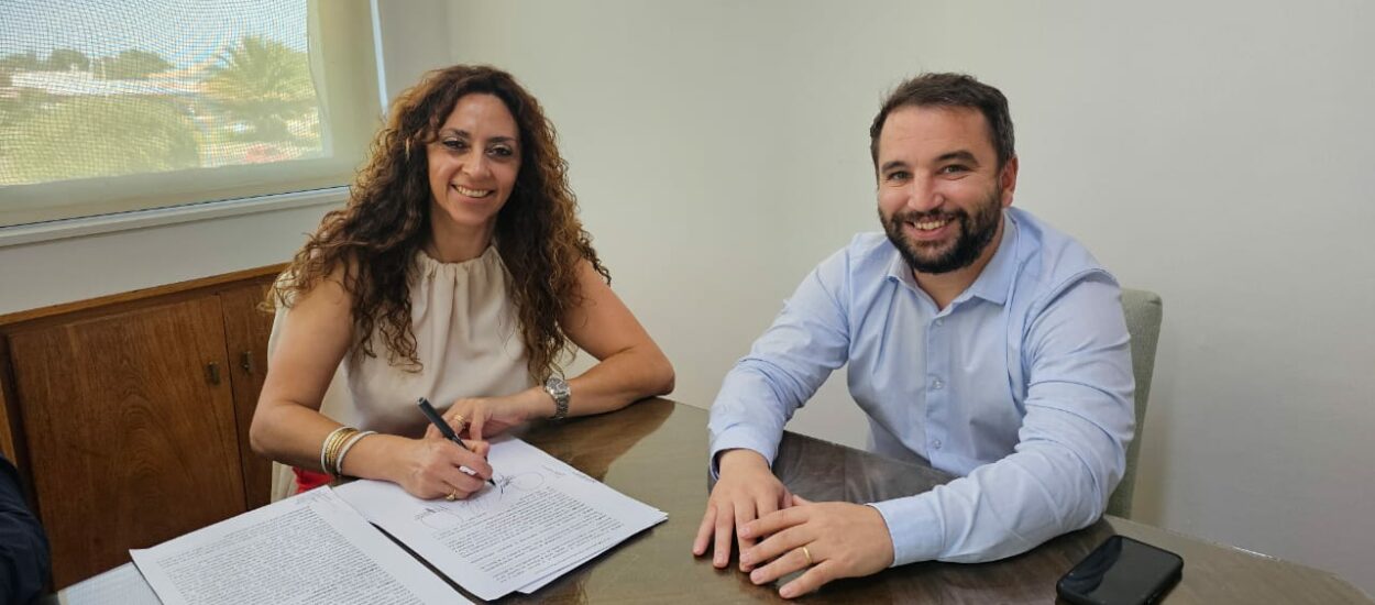 El Gobierno provincial y el municipio de Camarones firmaron un convenio para el mantenimiento y operatividad del Acueducto