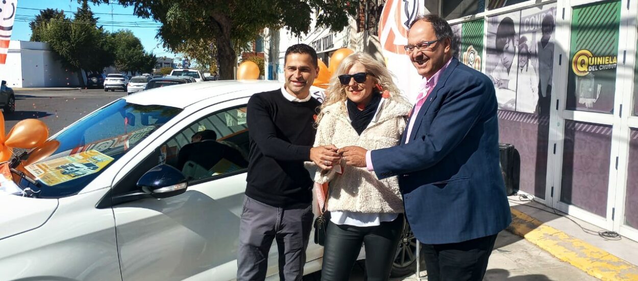 Lotería del Chubut entregó un automóvil 0 Km del Telebingo a vecina de Rawson