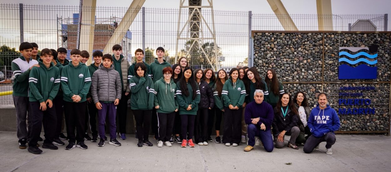 Más de 200 estudiantes visitaron el Muelle Almirante Storni en el marco del 30° aniversario de la Administración Portuaria de Puerto Madryn