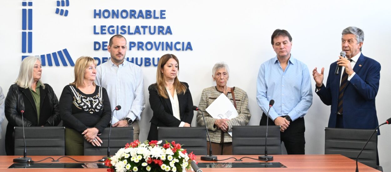 La Legislatura inauguró su moderna Sala de Plenario de Comisiones y realizó un emotivo homenaje a vicegobernadores fallecidos electos democráticamente*