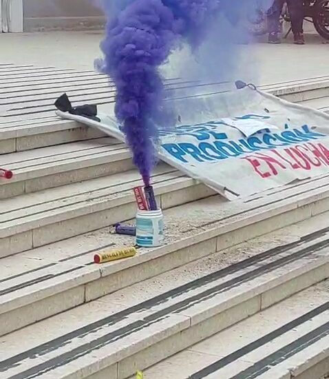 Trabajadores estatales protestaron en Rawson para exigir una recomposición salarial real