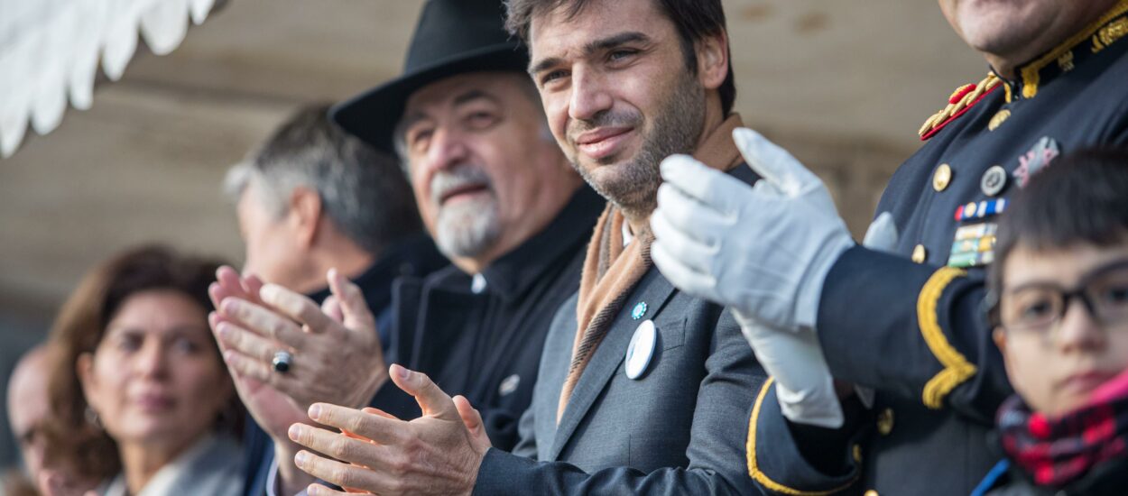 Torres encabezó el acto por un nuevo aniversario de la Revolución de Mayo