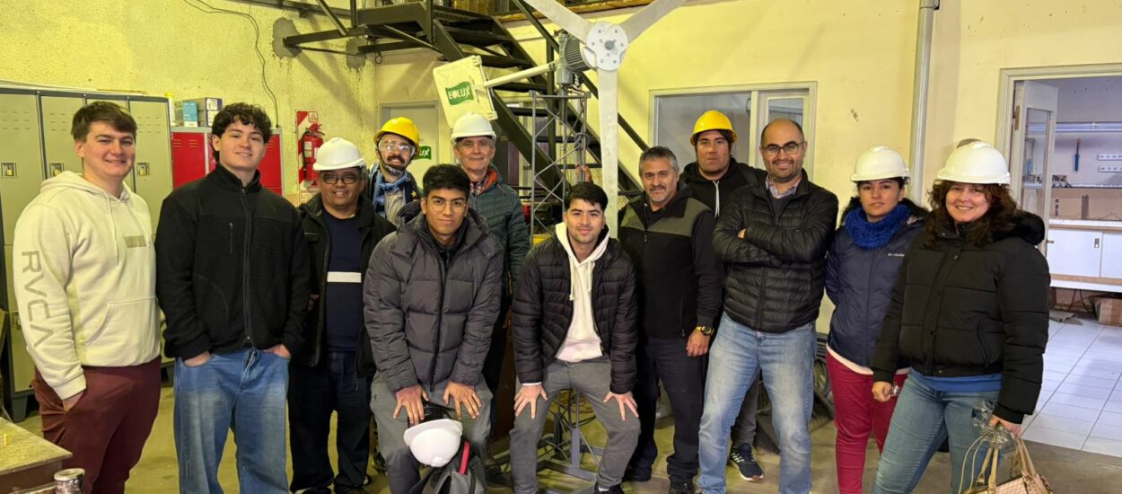 Estudiantes de la Universidad del Chubut visitaron taller del Departamento EOLO Chubut