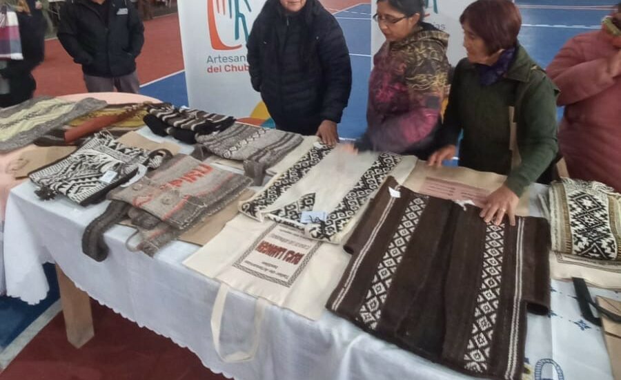 Con gran participación de tejedoras se realizó en Cushamen el XXIII Concurso de Artesanos