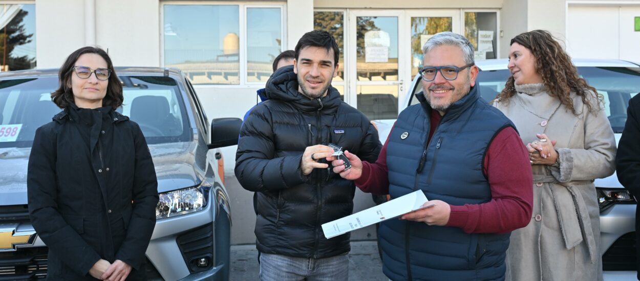 Torres encabezó entrega de vehículos y equipamiento para el fortalecimiento del sistema de salud en toda la provincia