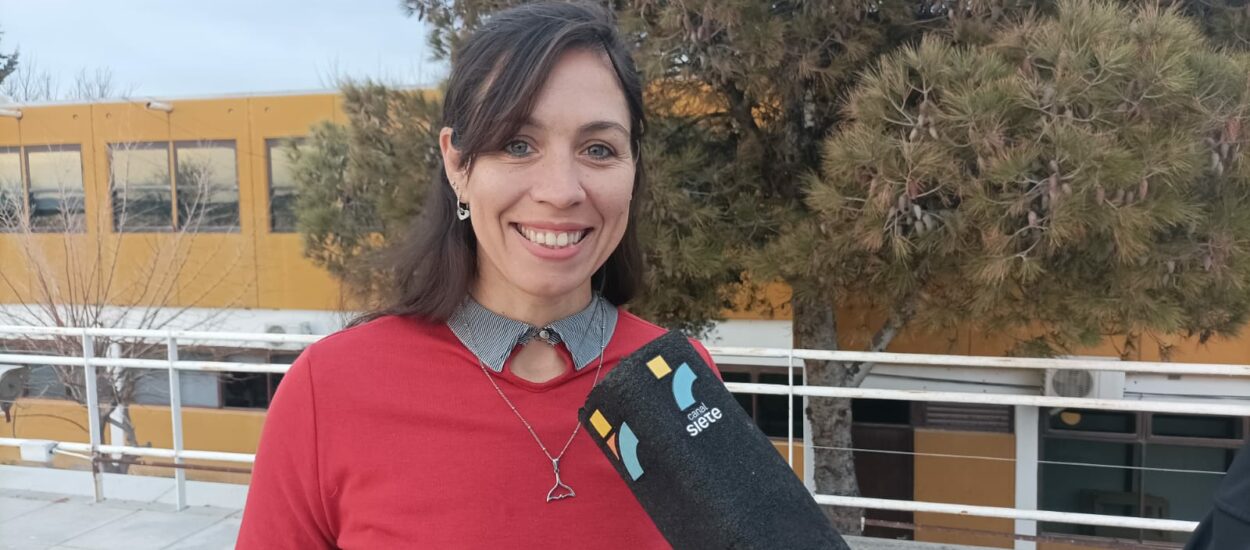Investigadora del CONICET recibe mención internacional para estudiar aves marinas en la Patagonia