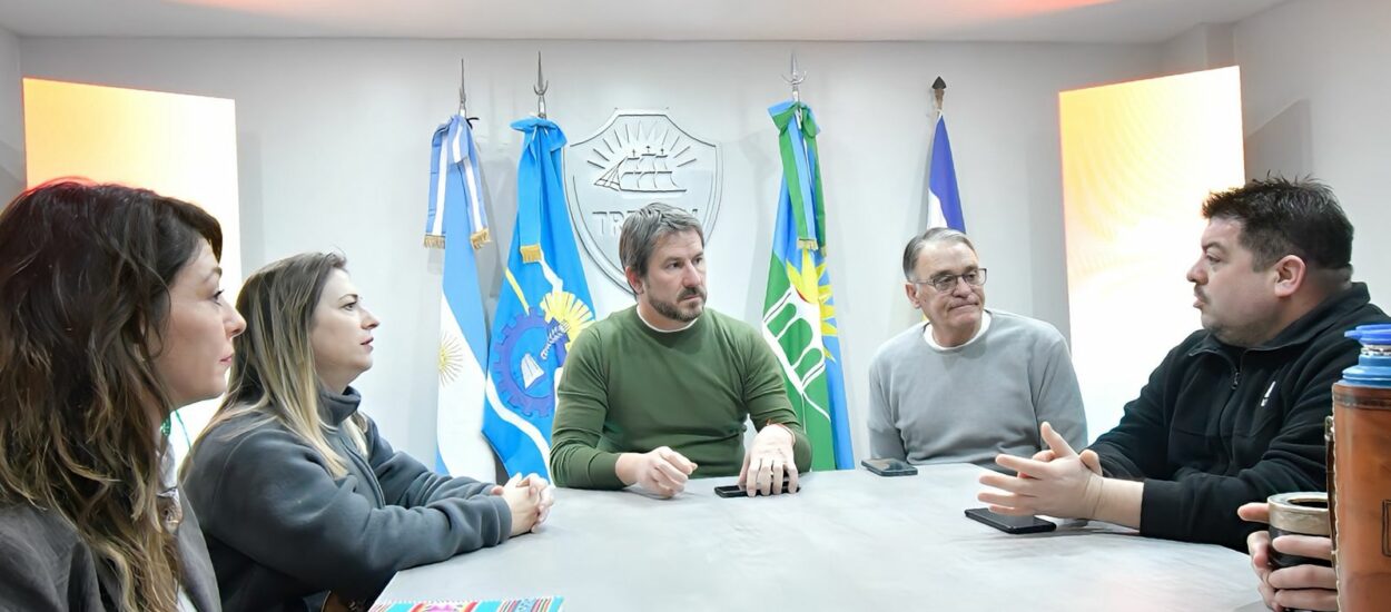 Merino acompaña a trabajadores de Vialidad Nacional y gestionará apoyo para sus familias