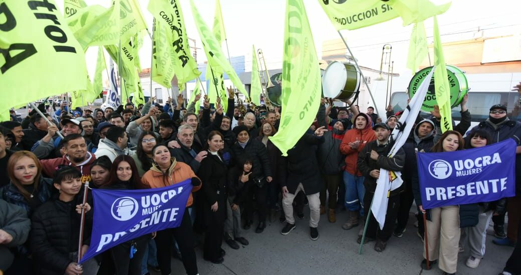 Luque lideró un acto con militantes en Sarmiento