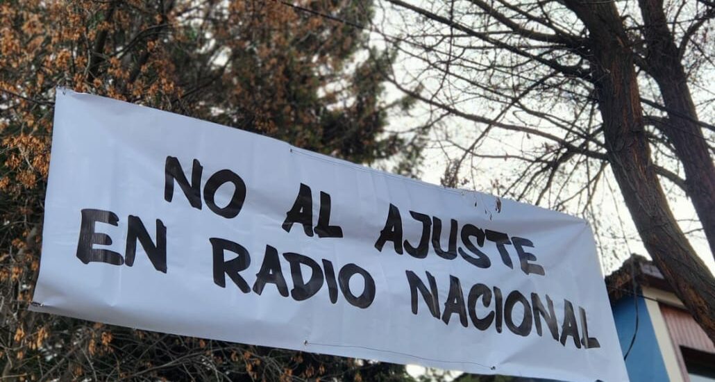 “Los trabajadores de Radio Nacional Esquel alzamos la voz: 11 meses de salario congelado, sin paritarias y con el vaciamiento de nuestra programación”
