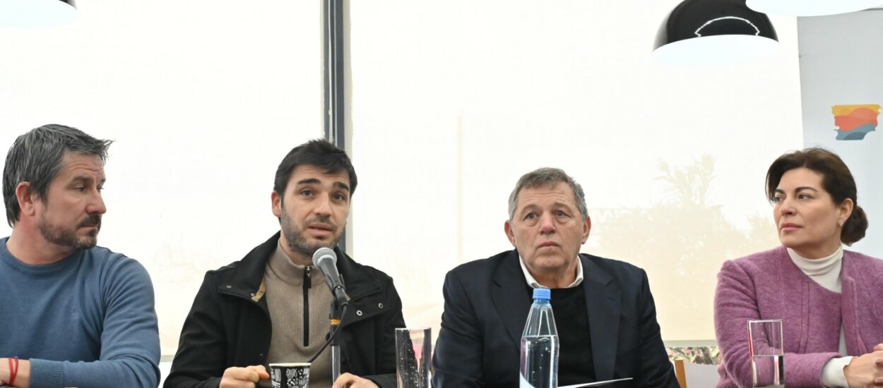 Torres descubrió la piedra fundacional del primer hotel cuatro estrellas que se construirá en Trelew: más de 200 puestos de trabajo para la región